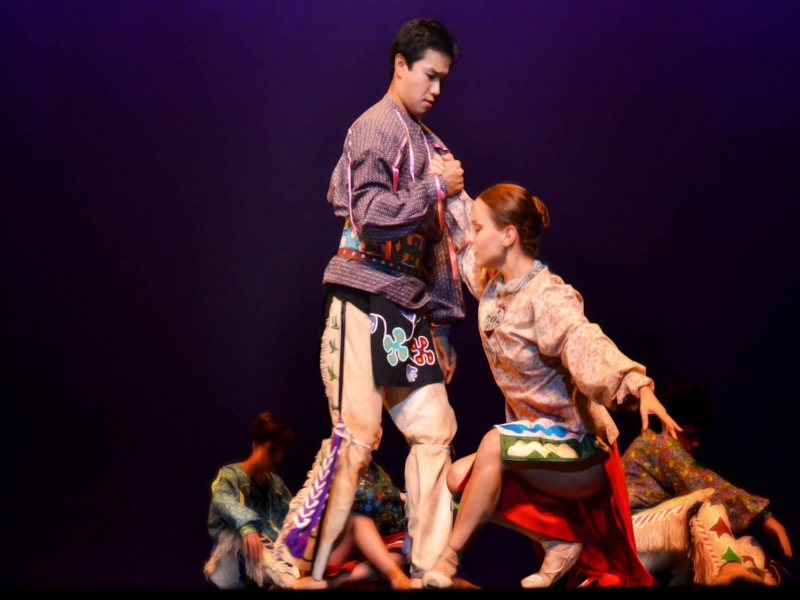 Toleu Mukanov and Milena Garcia performing the Osage Ballet in Santa Fe, 2016